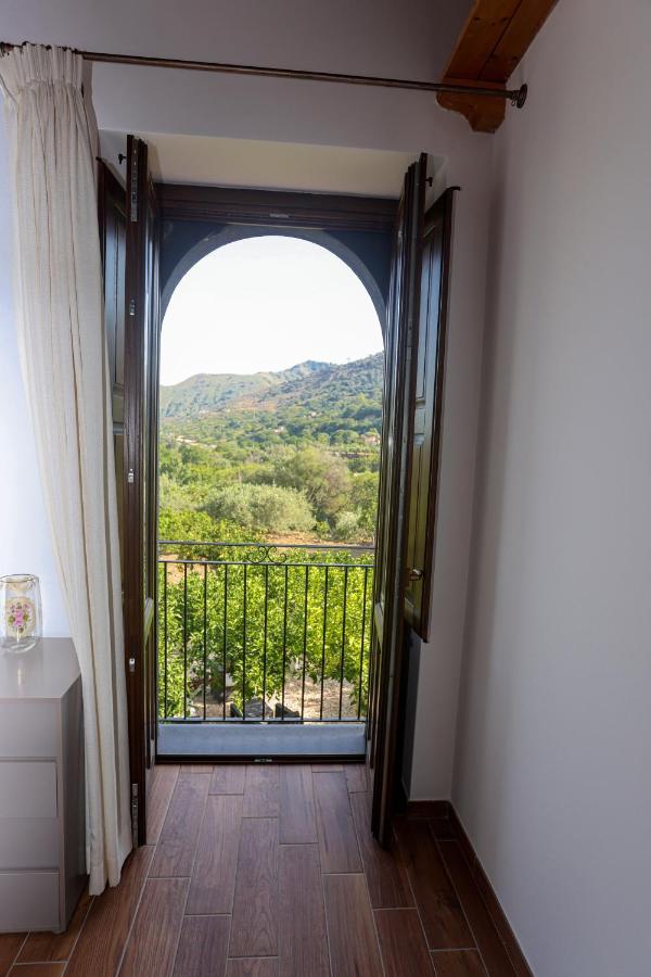 ホテル La Porta Delle Gole Motta Camastra エクステリア 写真