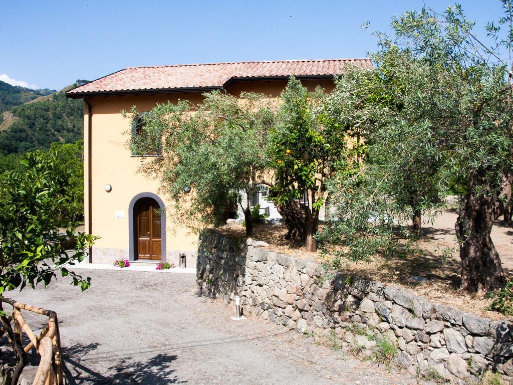 ホテル La Porta Delle Gole Motta Camastra エクステリア 写真