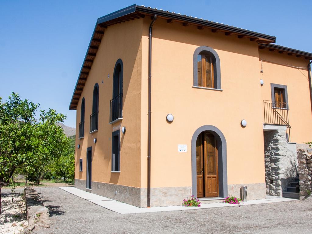 ホテル La Porta Delle Gole Motta Camastra エクステリア 写真