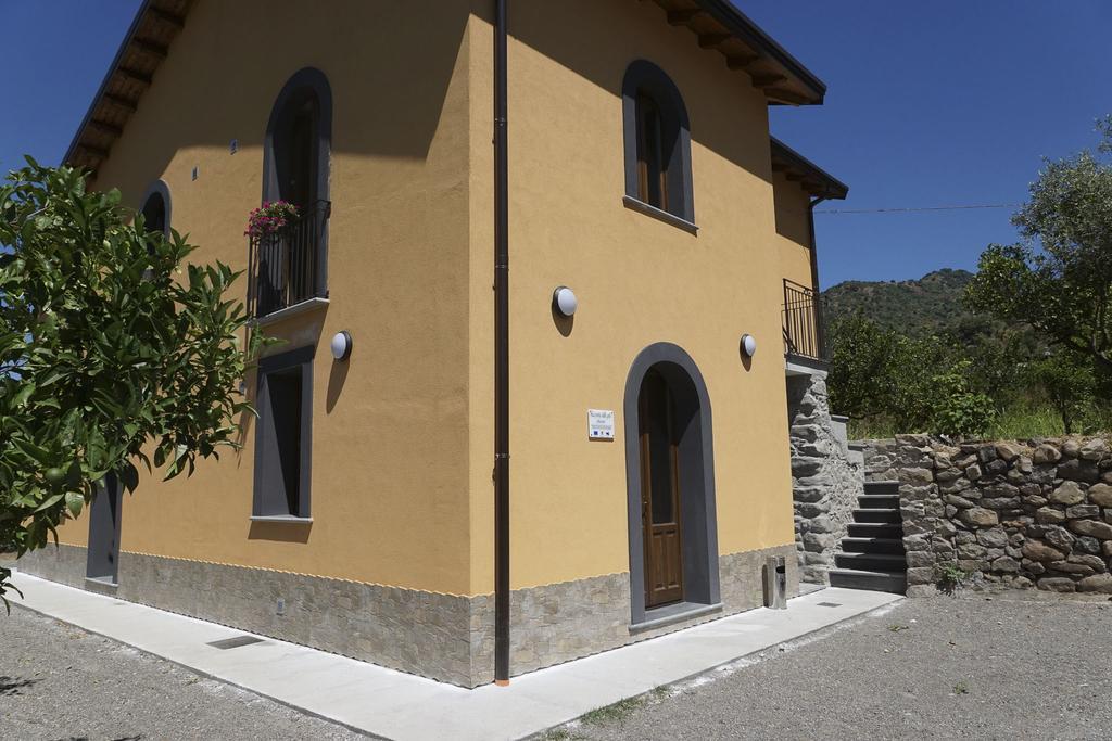 ホテル La Porta Delle Gole Motta Camastra エクステリア 写真