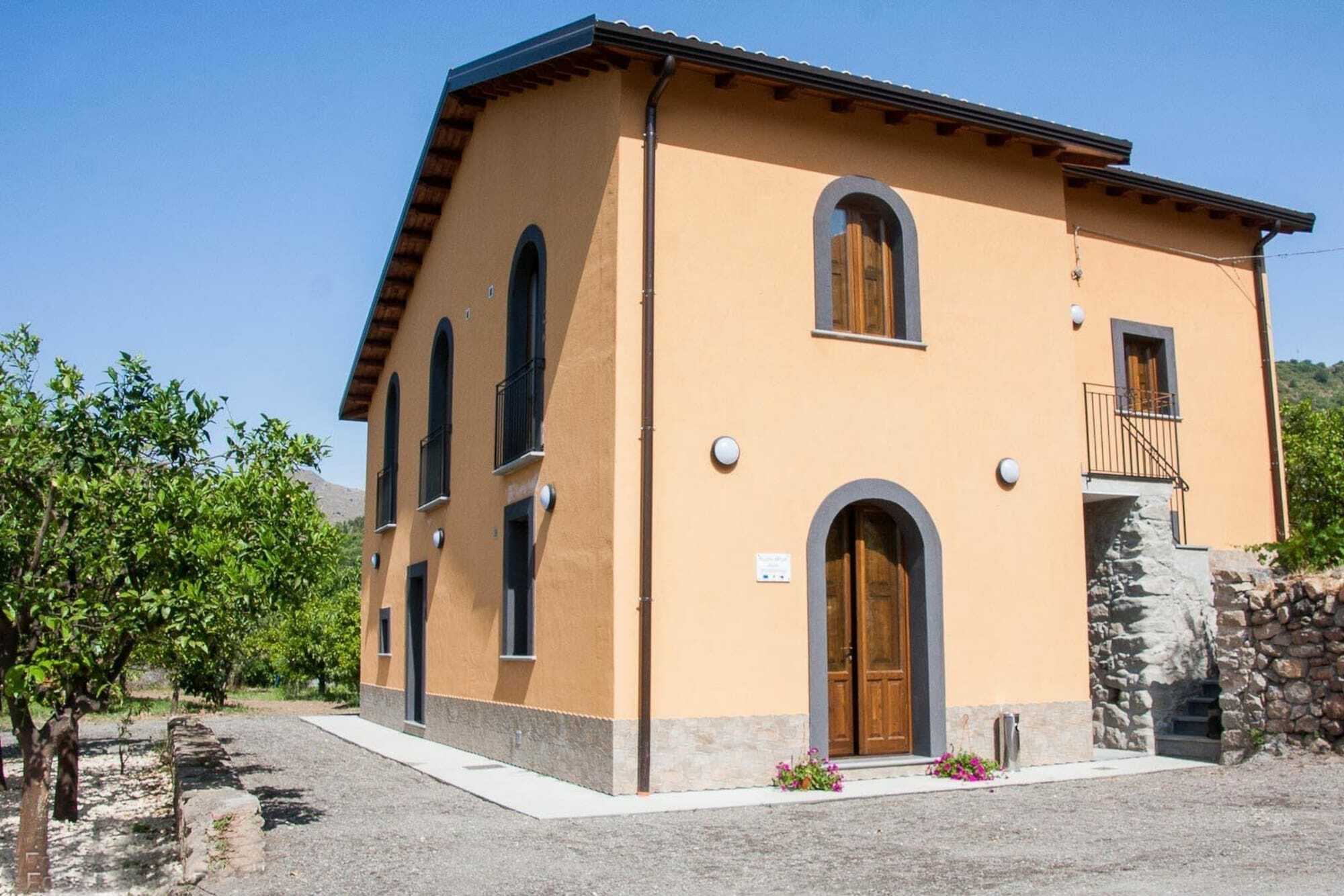 ホテル La Porta Delle Gole Motta Camastra エクステリア 写真